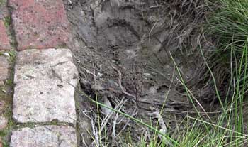 A layer of Blue Clay on the outside for waterproofing